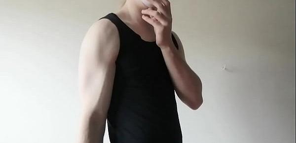 Young Guy Rou working out